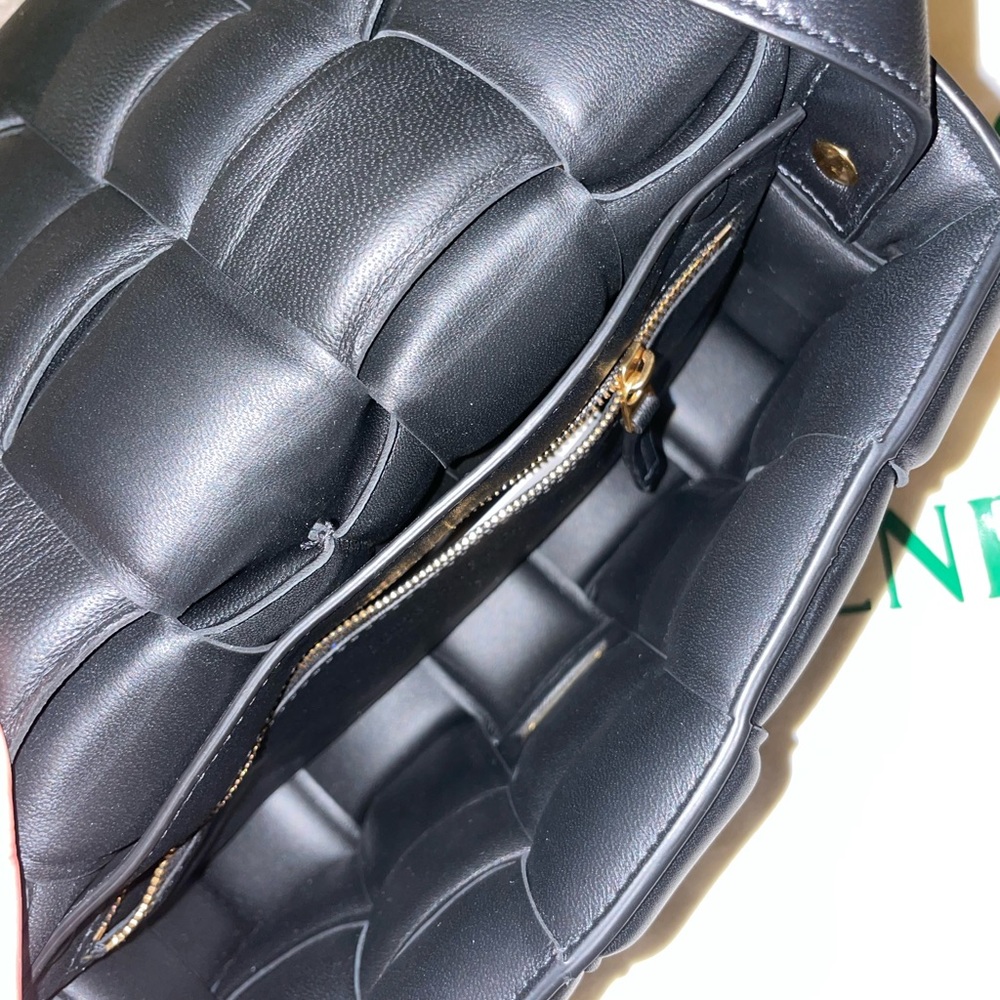 Botegga Veneta PADDED CASSETTE in excellent condition - Picture 3 of 9